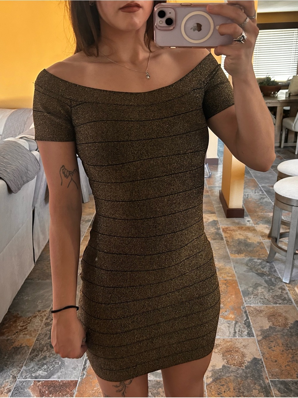 GUESS Gold Metallic Bodycon Mini Dress Size 2 Off Shoulder Party Cocktail Dre - Picture 4 of 9